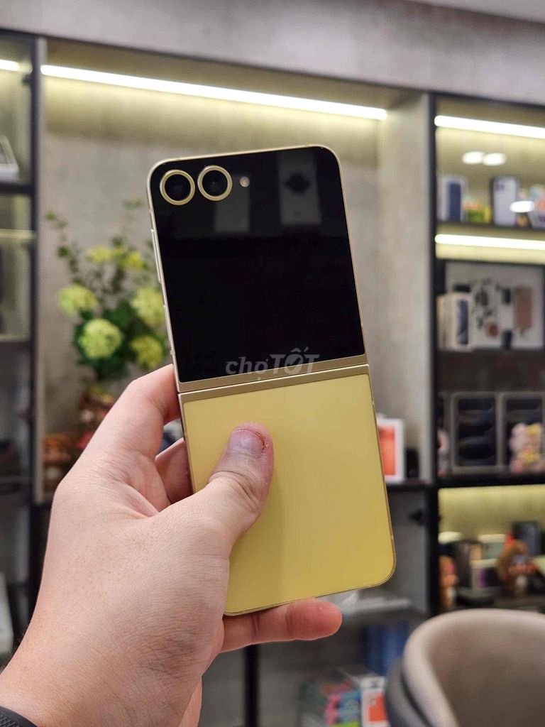 Samsung Z Flip6 256GB Vàng VN/A Like New BH 07/26. Mua bán Điện thoại tại Quận 8 Tp Hồ Chí Minh được đăng bởi CA REM BÁN TÁO hình 1