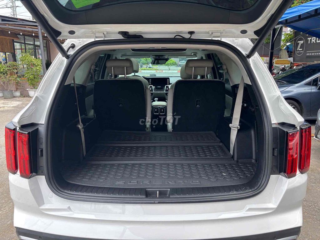 Kia Sorento 2022 Signature 2.5 AT AWD - 30000 km. Mua bán Ô tô tại Quận 8 Tp Hồ Chí Minh được đăng bởi Cửa hàng ô tô cũ TRUST CARS hình 9
