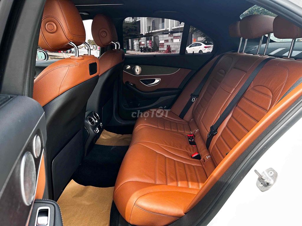 Mercedes Benz C Class 2019 C300 AMG - 70000 km. Mua bán Ô tô tại Quận Bình Thạnh Tp Hồ Chí Minh được đăng bởi Bi hình 10