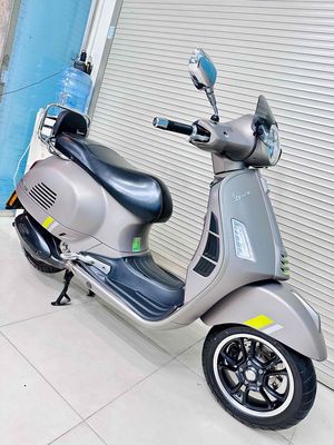 Piaggio Vespa GTS 300 Super Tech HPE4 2023 Xám. Mua bán Xe máy tại Quận 12 Tp Hồ Chí Minh được đăng bởi Tường