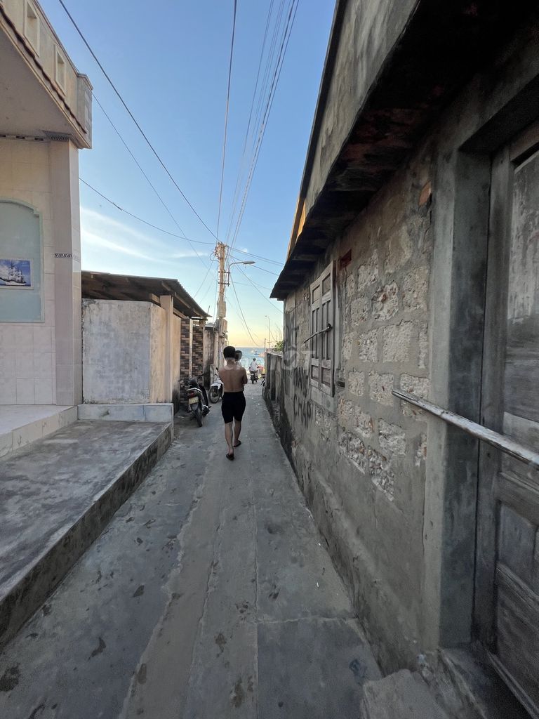 Bán nhà góc 2 mặt tiền làng chài nhơn lý, 193m2,cách biển 80m, 4,56 tỷ Bán nhà góc 2 mặt tiền làng chài nhơn lý, 193m2,cách biển 80m, 4,56 tỷ