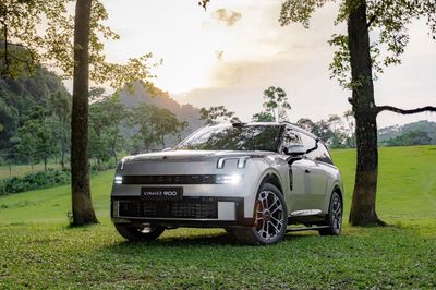 Lynk & Co 900 Bạc