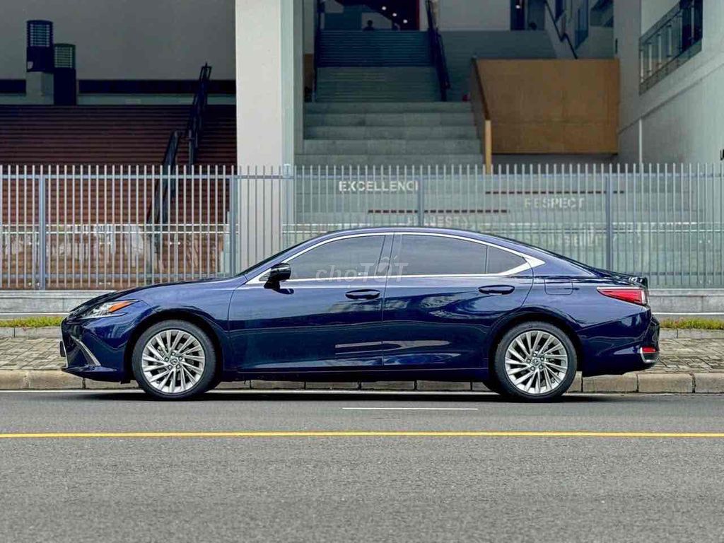 Cần Bán Chiếc Lexus ES250 Model 2020. Mua bán Ô tô tại Quận 7 Tp Hồ Chí Minh được đăng bởi Hoàng Trung hình 10