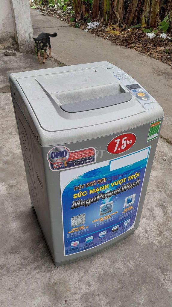 Thanh lí máy giặt sanyo 7.5kg như hình.