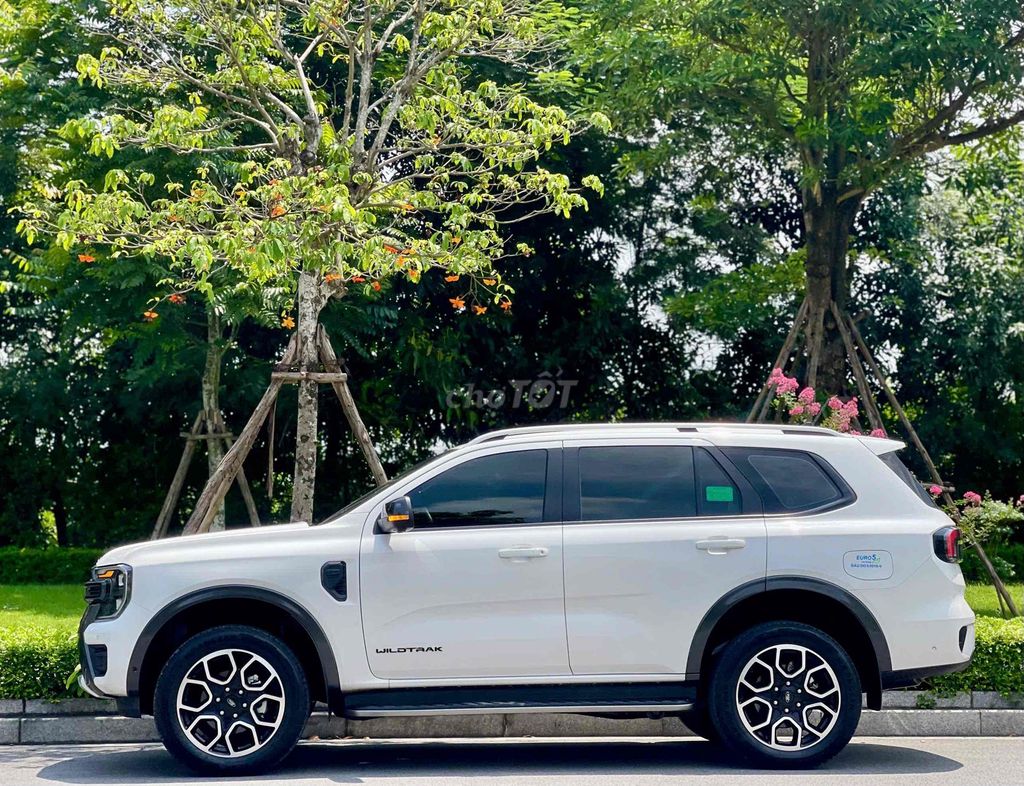 Everets wildtrack 2.0AT 4x4 2023 - 4 vạn km. Mua bán Ô tô tại Quận Long Biên Hà Nội được đăng bởi Hoàng Thanh auto hình 3