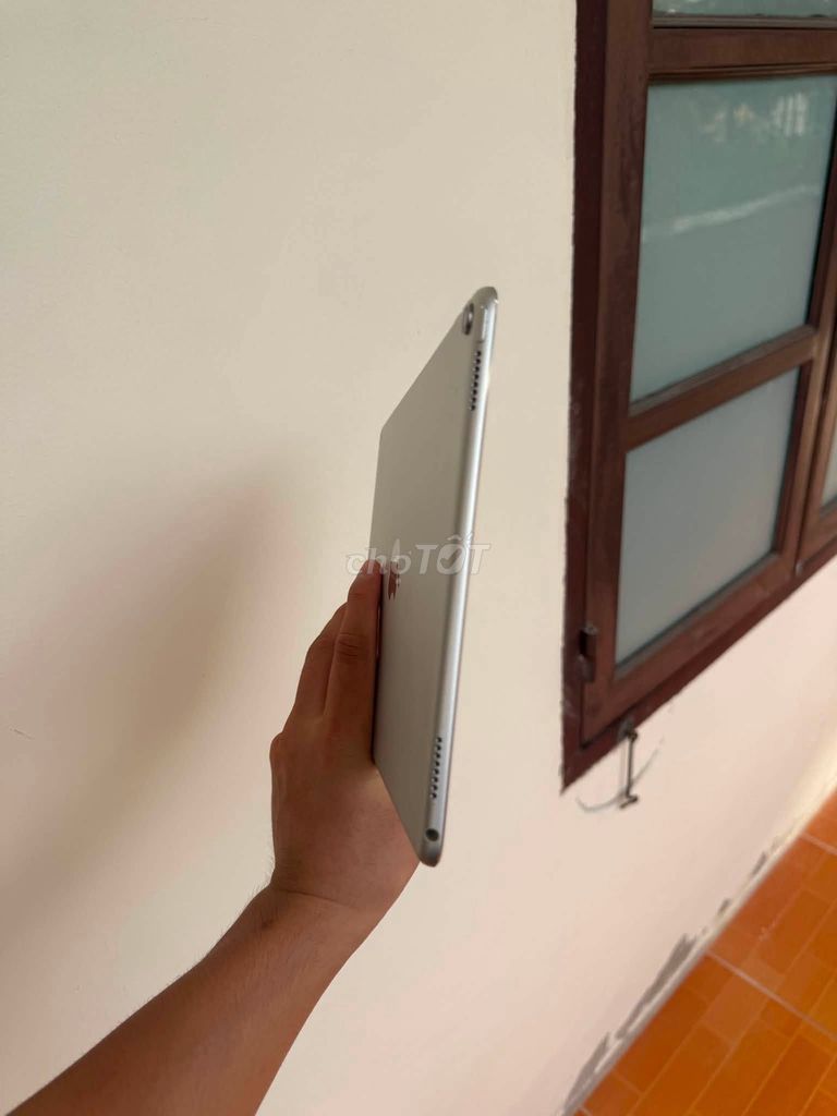 Apple iPad Pro 10.5 64GB Bạc Đã qua sử dụng. Mua bán Máy tính bảng tại Quận 10 Tp Hồ Chí Minh được đăng bởi Hội Đồ Điện Tử hình 1