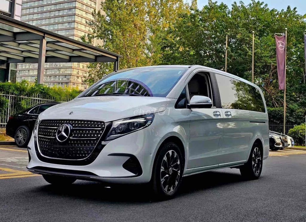 Mercedes Benz V Class 2025 V300 Avantgarde. Mua bán Ô tô tại Quận 7 Tp Hồ Chí Minh được đăng bởi Lâm Hoàng  hình 2