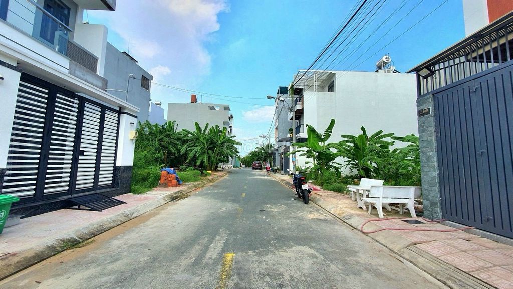 Thiện chí bán nền 57m2,sổ riêng,đường oto tại Gò Cát Ph.Phú Hữu quận 9