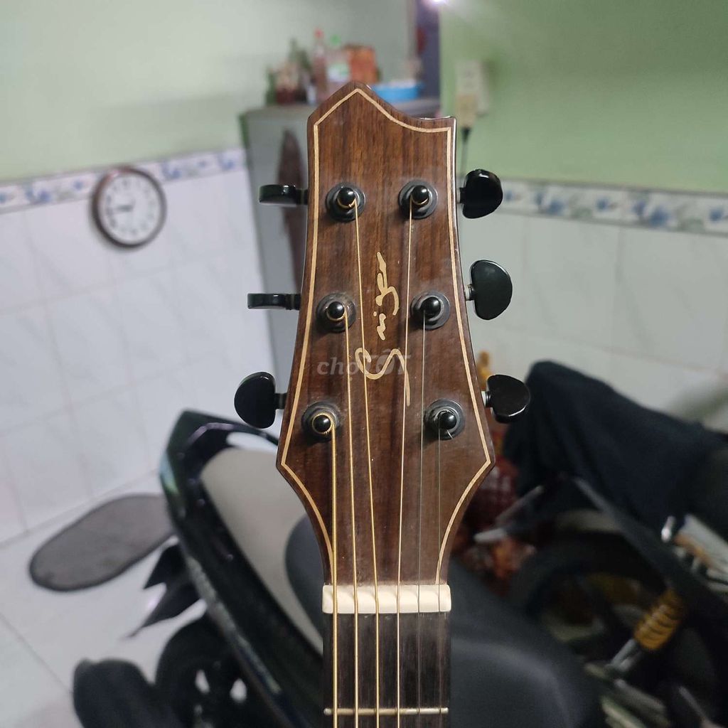 Guitar mới xài đc 1 lần pass lại lỗ hơn nửa giá