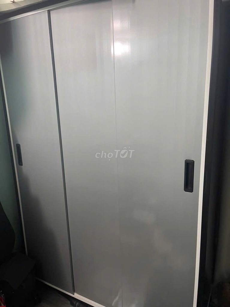 Tủ quần áo Nhựa Xám Cửa lùa 1m2x1m8 95% mới. Mua bán Tủ, kệ gia đình tại Quận 11 Tp Hồ Chí Minh được đăng bởi Như hình 1