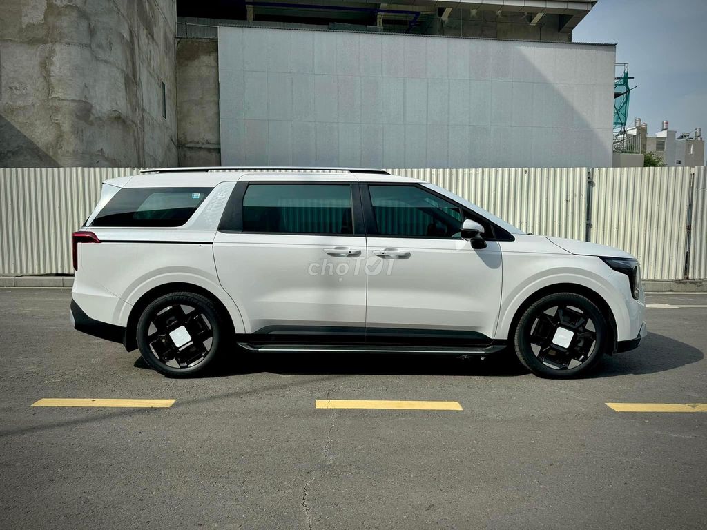 New Carnival Luxury - Tặng bảo hiểm và Voucher. Mua bán Ô tô tại Quận 7 Tp Hồ Chí Minh được đăng bởi Trọng Nhân hình 3