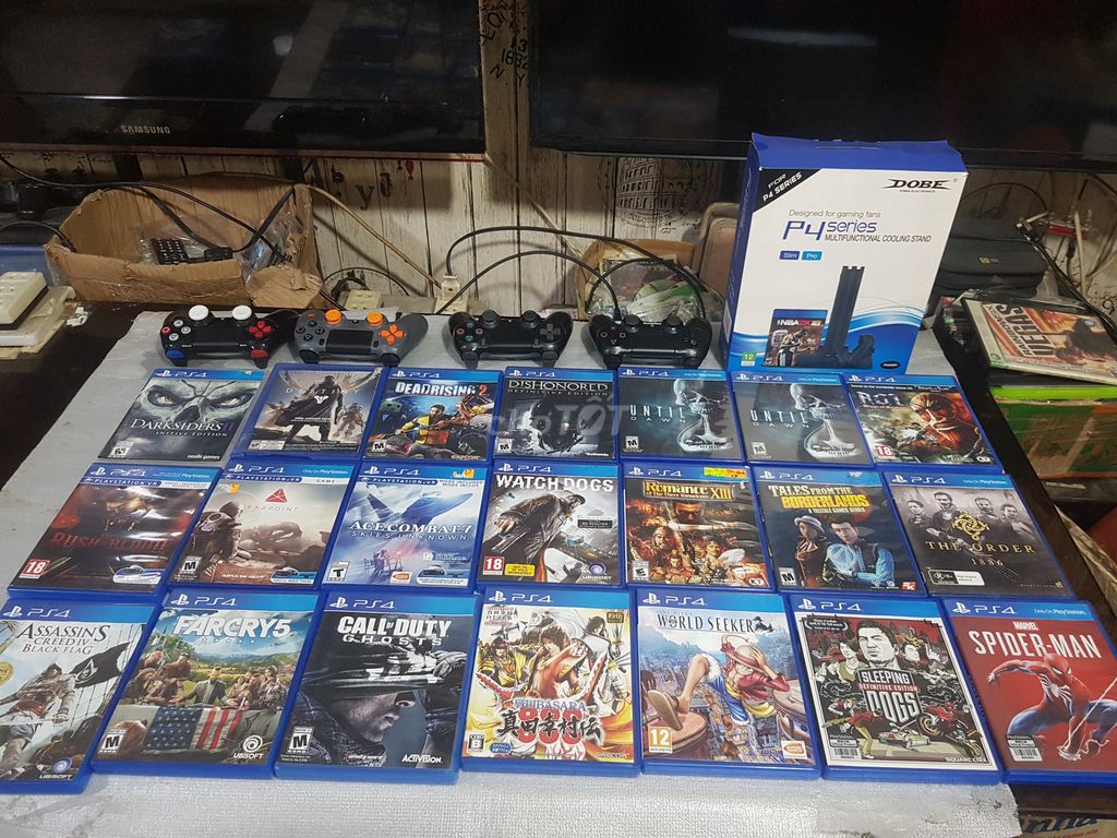 Đỉa game Ps4 góc và tay cầm Ps4