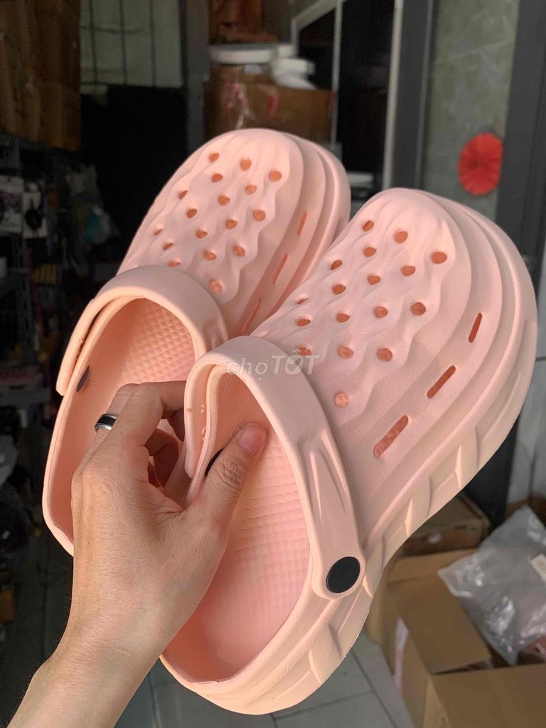 Dép cross hồng 40-41. Mua bán Giày dép tại Quận Liên Chiểu Đà Nẵng được đăng bởi Shop thanh lý phụ kiện hình 1