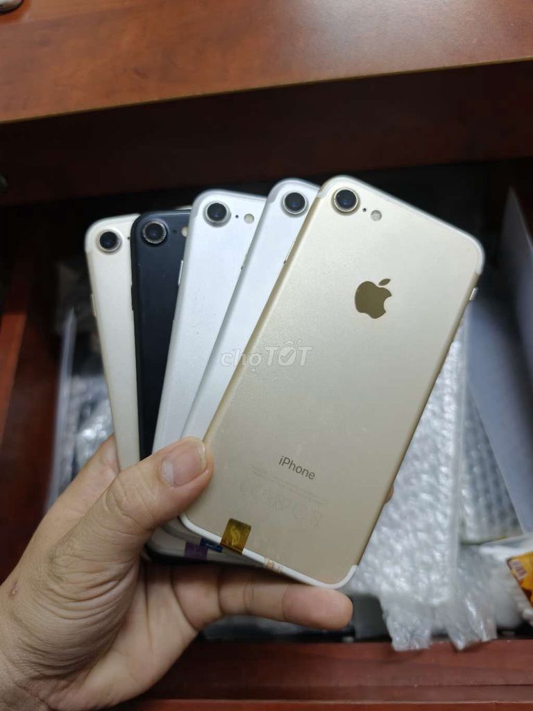 iPhone 7G 32GB Vàng Đen Bạc quốc tế. . Mua bán Điện thoại tại Quận 11 Tp Hồ Chí Minh được đăng bởi phạm trường giang thích giao lưu  hình 1