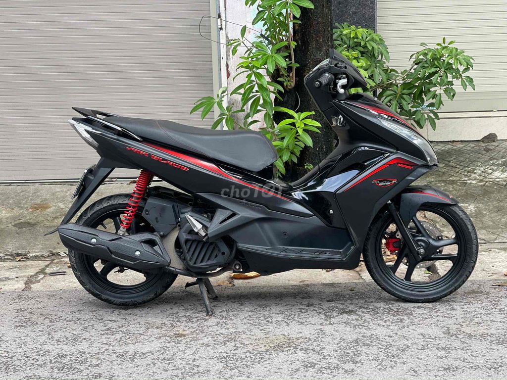 Honda Airblade 125cc dky 2017 chính chủ. Mua bán Xe máy tại Quận Bắc Từ Liêm Hà Nội được đăng bởi Cẩm Hương hình 4