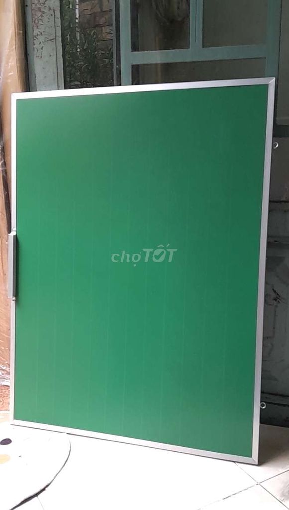 Bảng xanh viết phấn size 60x80cm. Tặng hộp phấn.