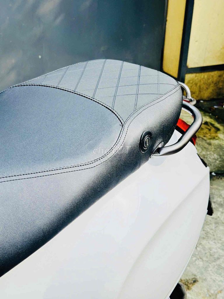 Piaggio Vespa Primavera 2015 125CC Trắng. Mua bán Xe máy tại Quận 12 Tp Hồ Chí Minh được đăng bởi Ta Thanh Thai hình 6