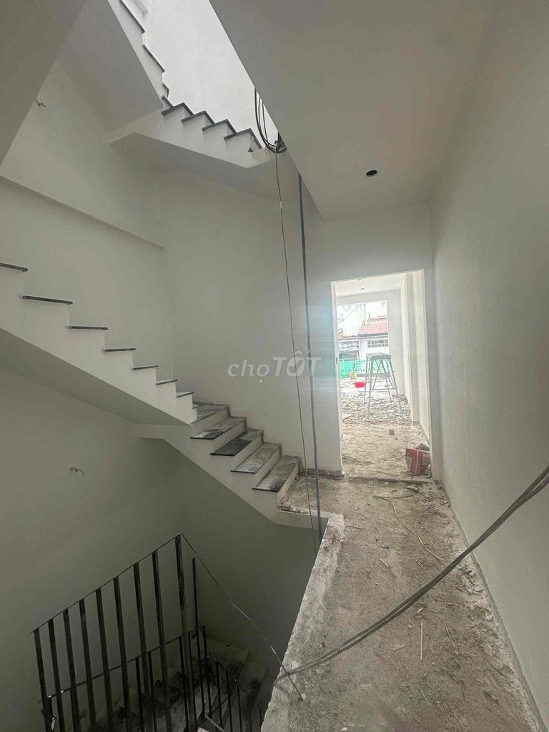 Дом-гостиница 3.3x18м, 1 этаж + 4 этажа, полная меблировка, ул. Лак Лонг Куан