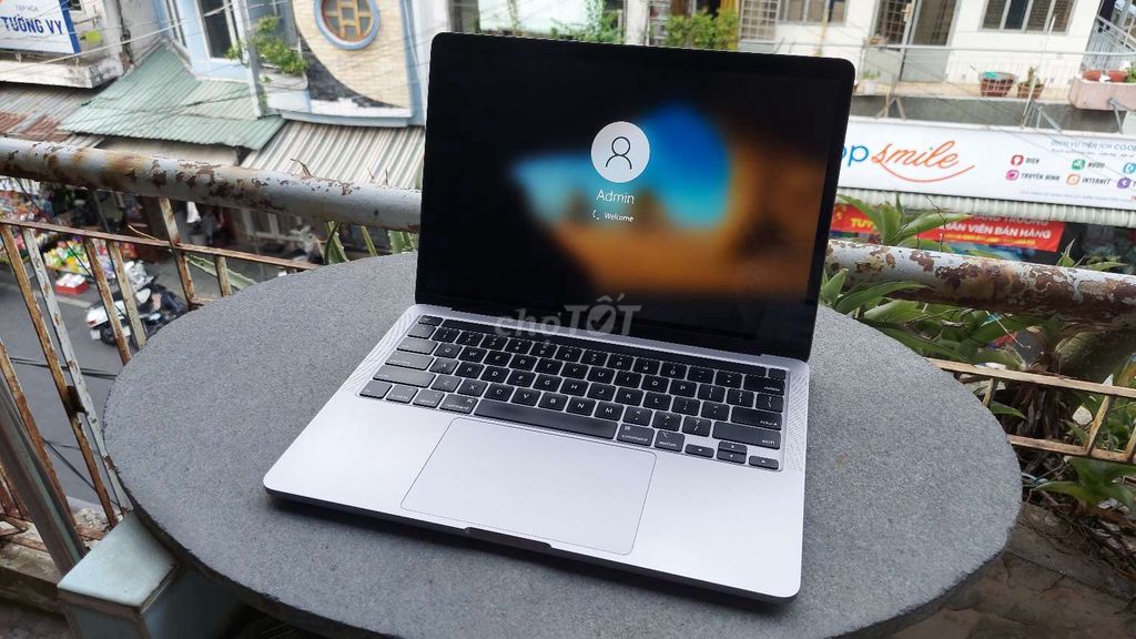 Macbook Pro 2020 GIÁ 7.800.000đ SSD 512GB