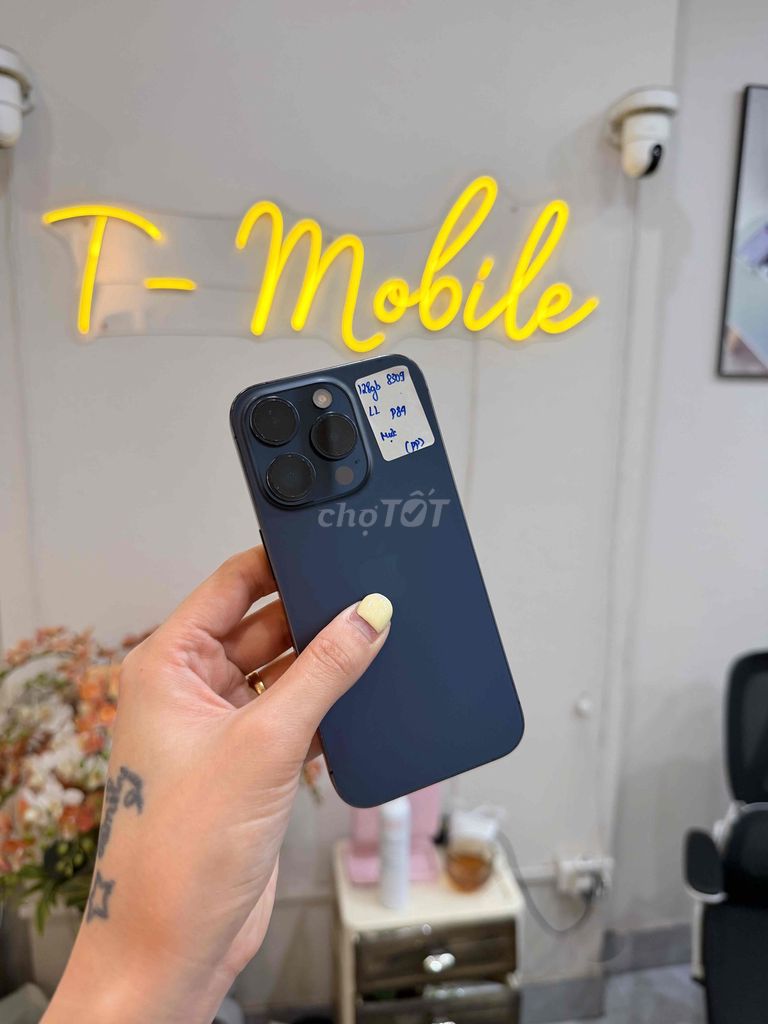 15Pro 128Gb Zin Mực mép bé. Mua bán Điện thoại tại Quận Thanh Xuân Hà Nội được đăng bởi T Mobile  hình 1