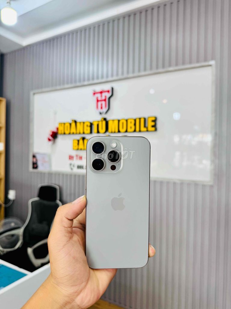 Apple iPhone 15 Pro Max 512GB Titan. Mua bán Điện thoại tại Quận Liên Chiểu Đà Nẵng được đăng bởi Hoàng Tú Mobile hình 1