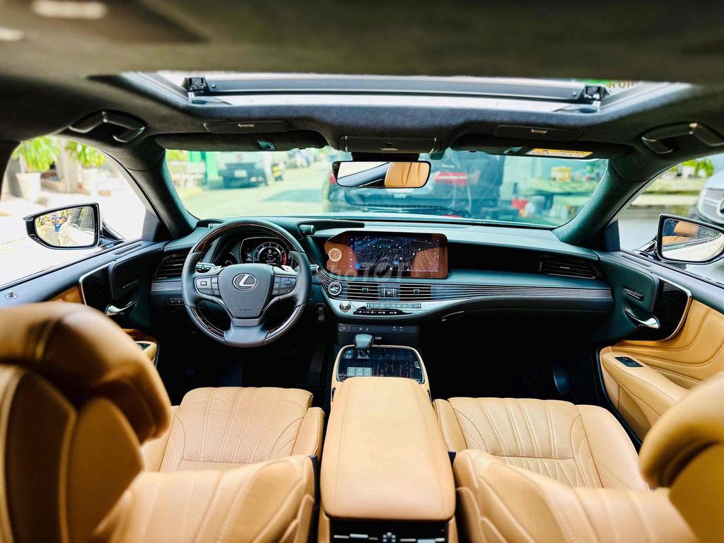 Lexus LS 500 odo mới 17.000km model 2024. Mua bán Ô tô tại Quận 8 Tp Hồ Chí Minh được đăng bởi Hồng Phúc hình 6
