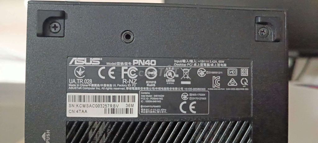 Asus PN40 nhỏ gọn thích hợp tác vụ nhẹ