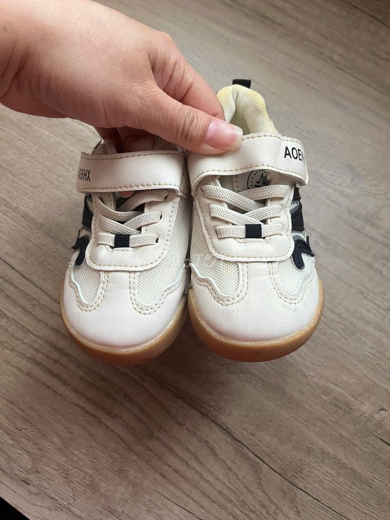 Giày thể thao Unisex size 27 Trắng. Mua bán Mẹ và bé tại Quận Tân Phú Tp Hồ Chí Minh được đăng bởi 2hand luxury hình 1