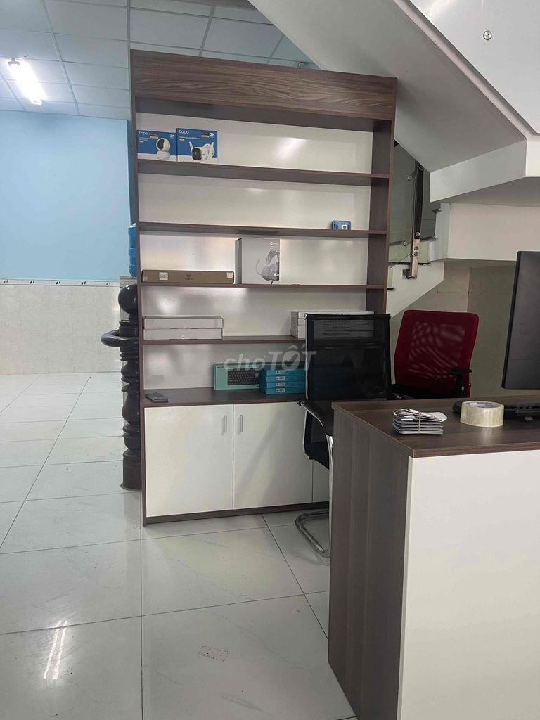 cần thanh lý hệ kệ và toàn bộ bàn ghế văn phòng. Mua bán Đồ dùng văn phòng tại Quận 12 Tp Hồ Chí Minh được đăng bởi Công ty TNHH thiết bị Công nghệ Vy Anh hình 5