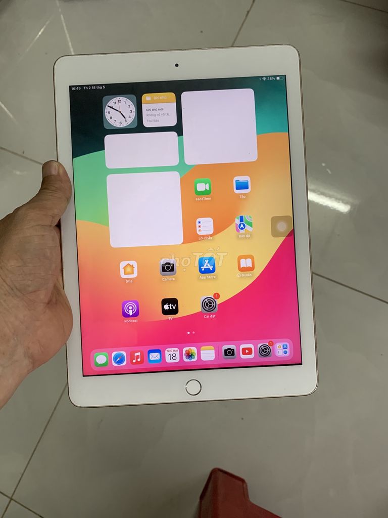 Apple iPad Gen 6 32G Wifi màu Gold. Mua bán Máy tính bảng tại Quận Bình Tân Tp Hồ Chí Minh được đăng bởi MinhThanh hình 1