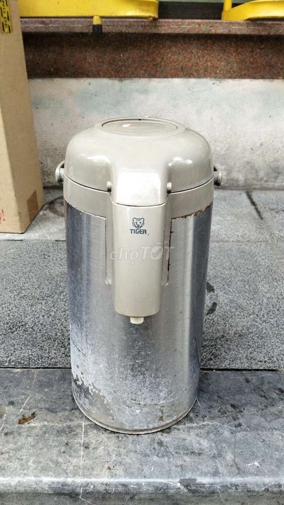 Bình giữ nhiệt Tiger Kim loại Nhật Bản 3L. Mua bán Dụng cụ nhà bếp tại Quận Hoàn Kiếm Hà Nội được đăng bởi LÊ MINH hình 1