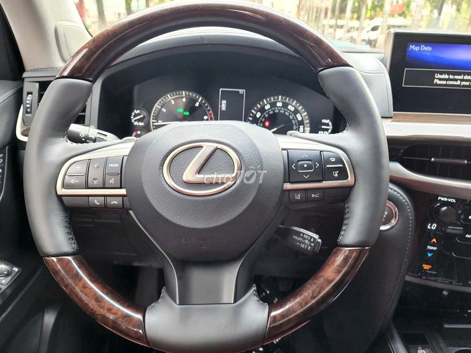 Lexus LX 2*** km. Mua bán Ô tô tại Quận 10 Tp Hồ Chí Minh được đăng bởi Chị My  hình 5