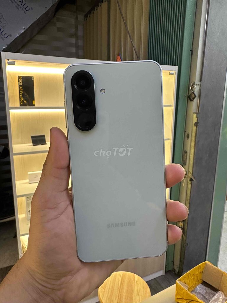 Samsung Galaxy A56 5G 8GB/128GB Trắng 99% mới. Mua bán Điện thoại tại Quận Ninh Kiều Cần Thơ được đăng bởi shop một chín tám tám hình 1