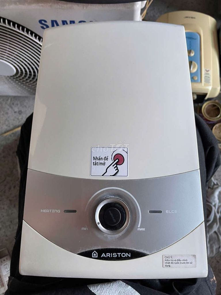 Máy tắm nước nóng Ariston Trắng. Mua bán Thiết bị vệ sinh, nhà tắm tại Quận Ninh Kiều Cần Thơ được đăng bởi  Điện Lạnh Mekong hình 1