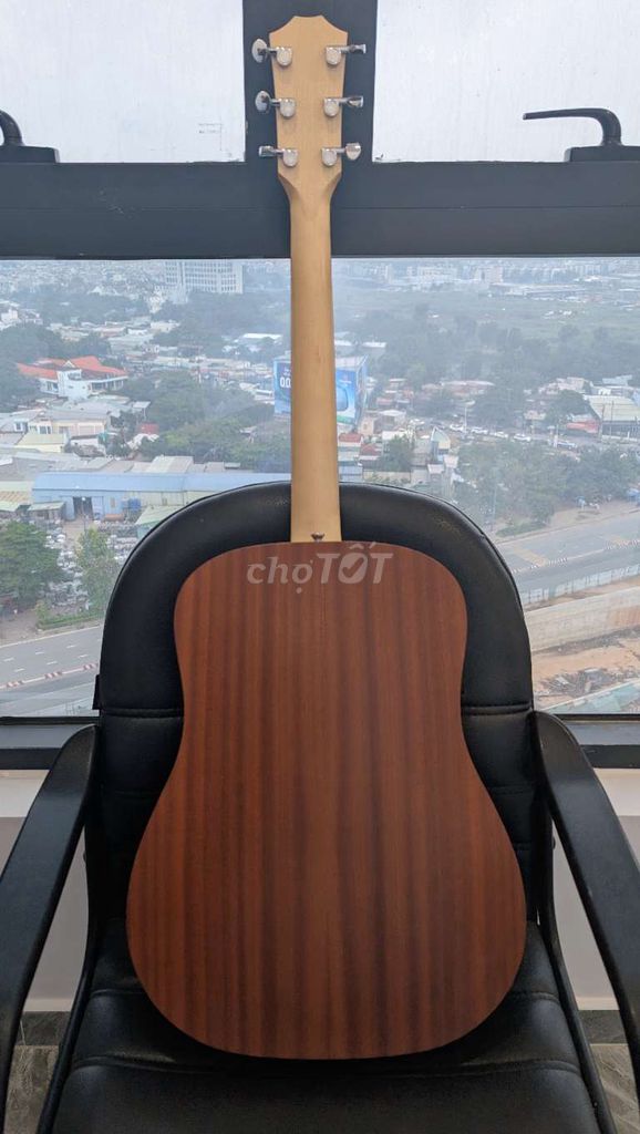 GUITAR TAYLOR BIG BABY NHƯ MỚI !