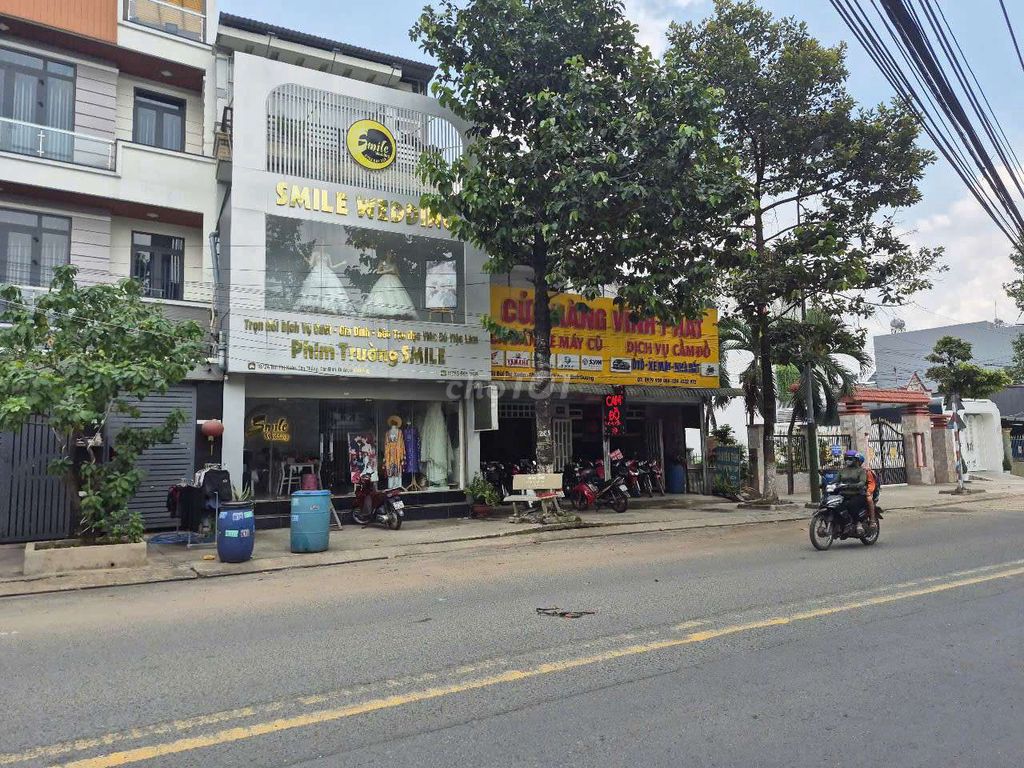 Bán Nhà Mặt Tiền Bùi Thị Xuân. Mua bán Văn phòng, Mặt bằng kinh doanh tại Thành phố Dĩ An Bình Dương được đăng bởi Vinh phat hình 5