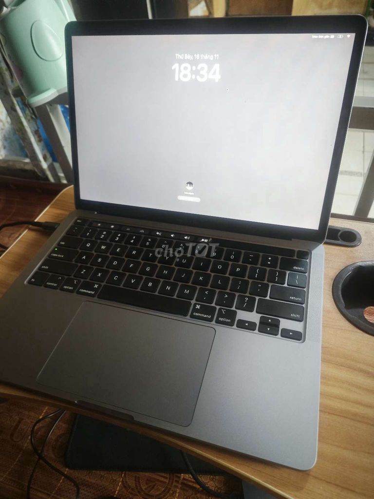 Macbook Pro 2020 13in i5 ram 8 ssd 512