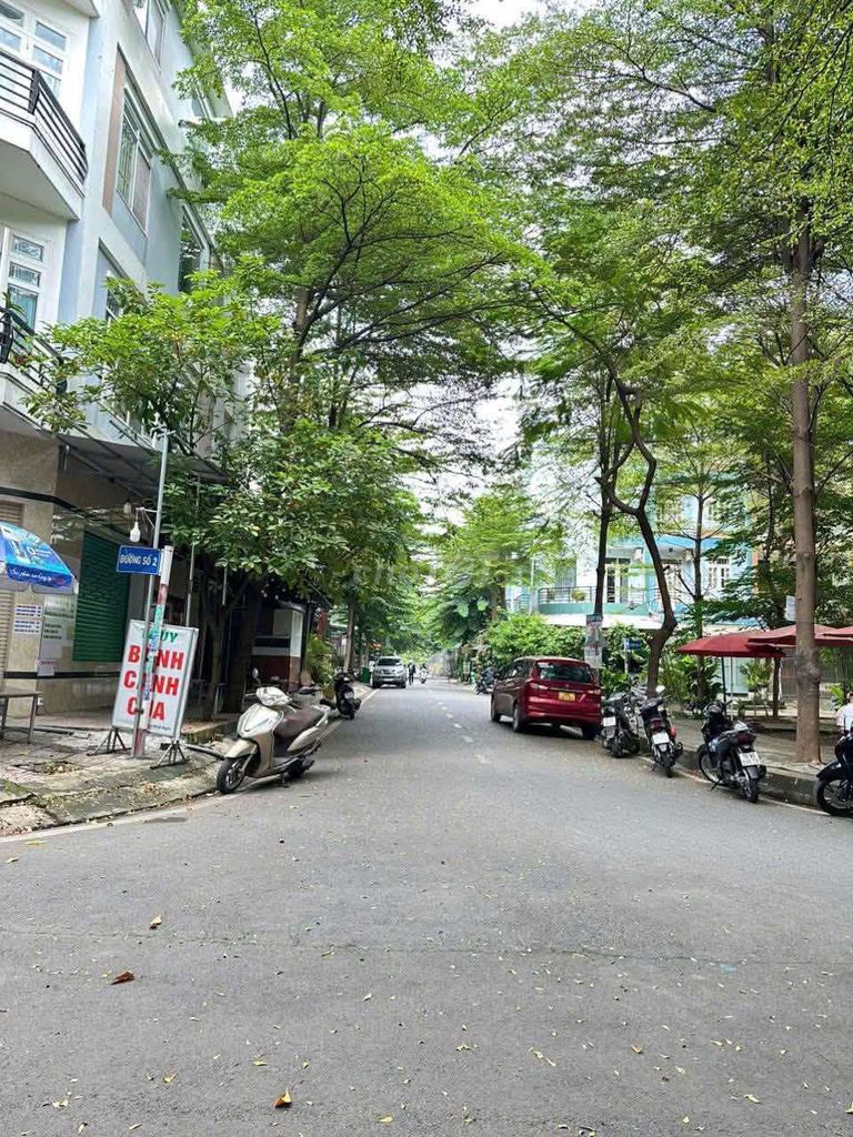 Дом на первой линии улицы 9м, двор для авто, Хиеп Бинь, Ван Phuc City