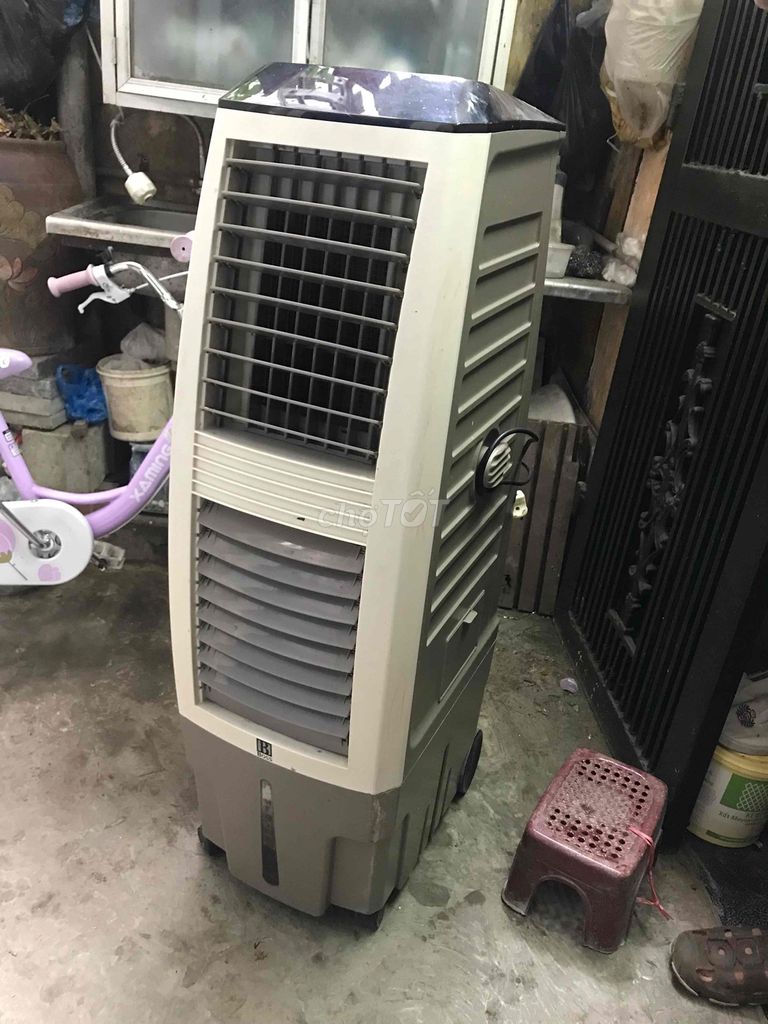 Quạt hơi nước Boss Xám Đen Trắng. Mua bán Quạt tại Quận Hai Bà Trưng Hà Nội được đăng bởi Tâm Tún hình 1