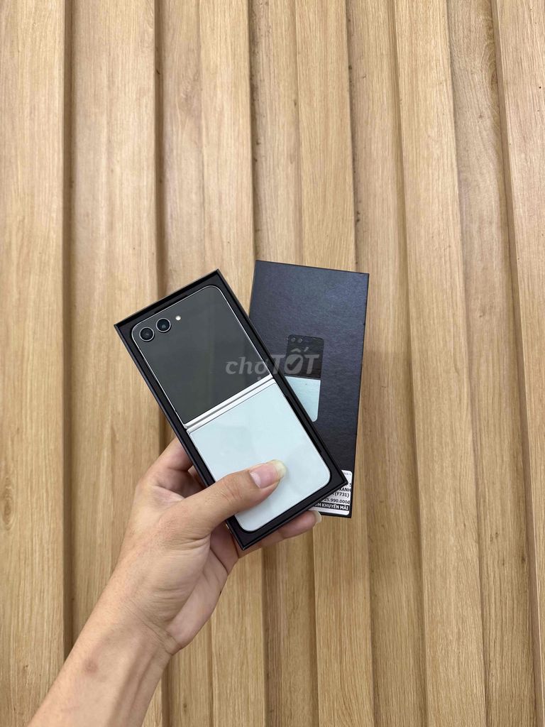 Samsung Z Flip 5 256GB Trắng. Mua bán Điện thoại tại Quận Đống Đa Hà Nội được đăng bởi Nguyễn Đức  hình 1