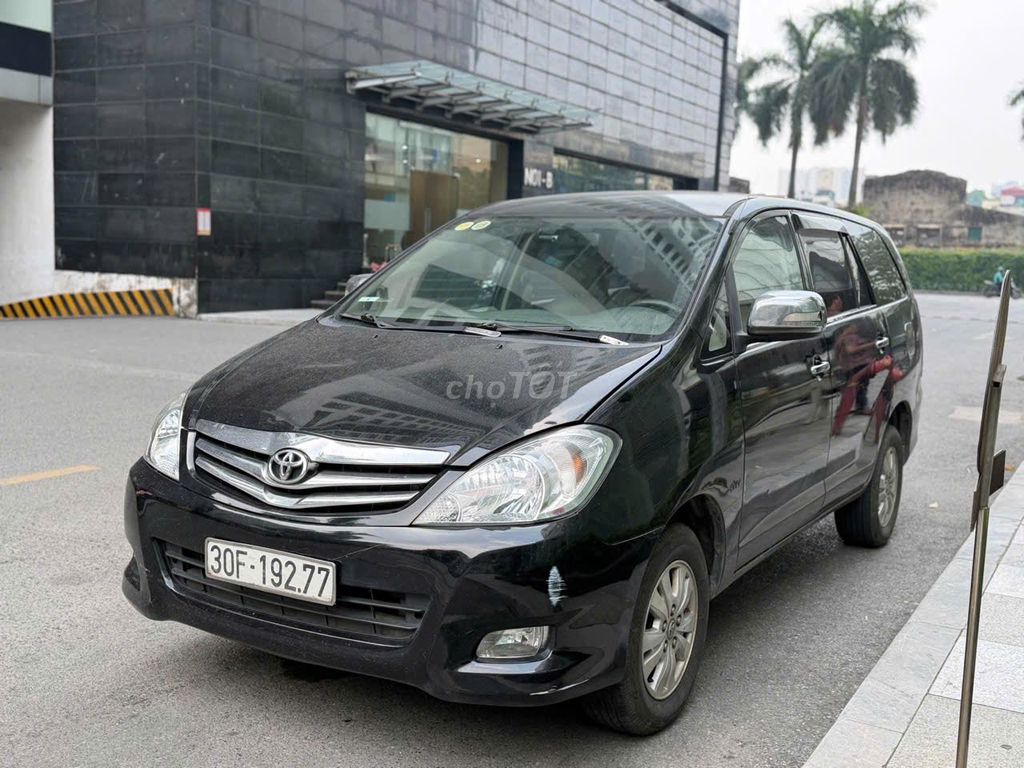 Toyota Innova 2009 автомат, черный