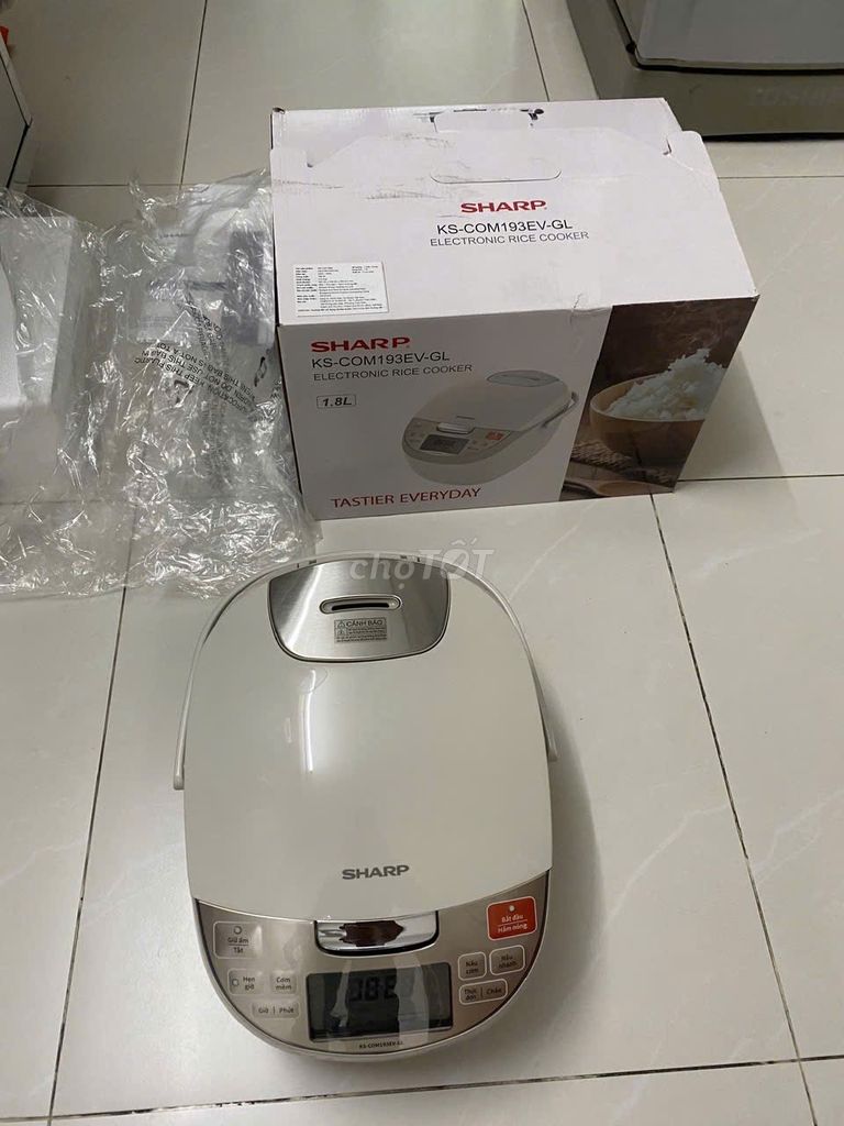 Nồi cơm điện tử Sharp KS-COM193EV-GL mới 100% . Mua bán Bếp, lò, đồ điện nhà bếp tại Quận 11 Tp Hồ Chí Minh được đăng bởi PHÁT  hình 1