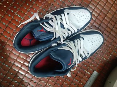 Giày nike airjordan chính hãng mới 99%. Mua bán Giày dép tại Quận Hoàng Mai Hà Nội được đăng bởi Công