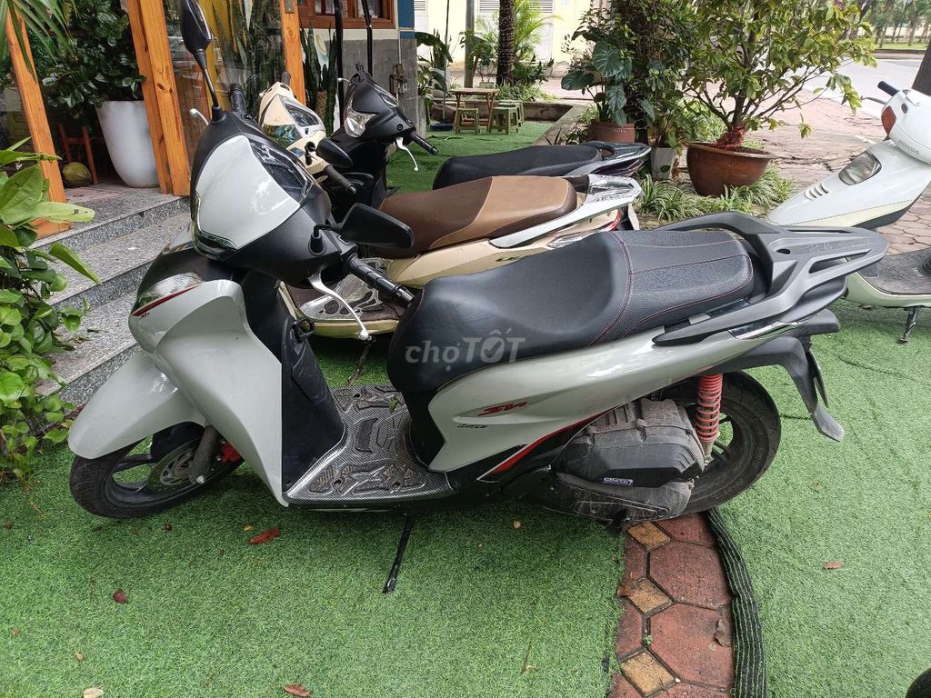 Bán gấp SH 160i. Mua bán Xe máy tại Quận Long Biên Hà Nội được đăng bởi Phạm Hoàng Anh hình 2