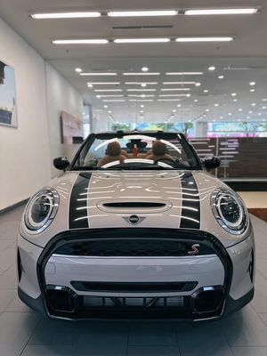 Mini Cooper Mui Trần có giá từ 2.409 tỷ ạ