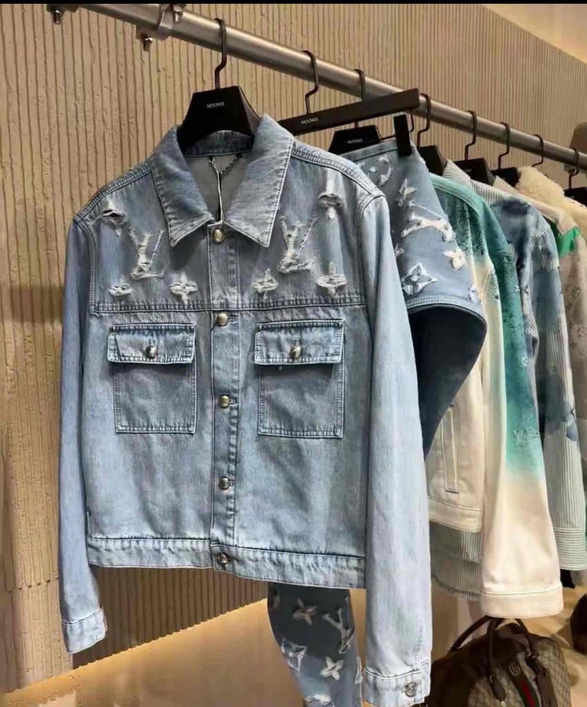Áo khoác Louis Vuitton Jean Nam. Mua bán Quần áo tại Thành phố Nam Định Nam Định được đăng bởi Tran Duc Quan hình 1
