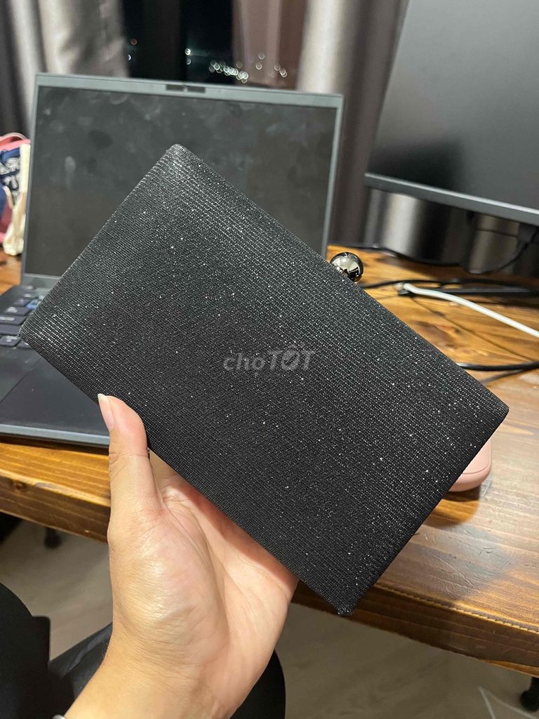 Ví cầm tay Vascara Nữ Vải lấp lánh. Mua bán Túi xách tại Thành phố Thủ Đức Tp Hồ Chí Minh được đăng bởi Hồ Trúc Ly hình 1