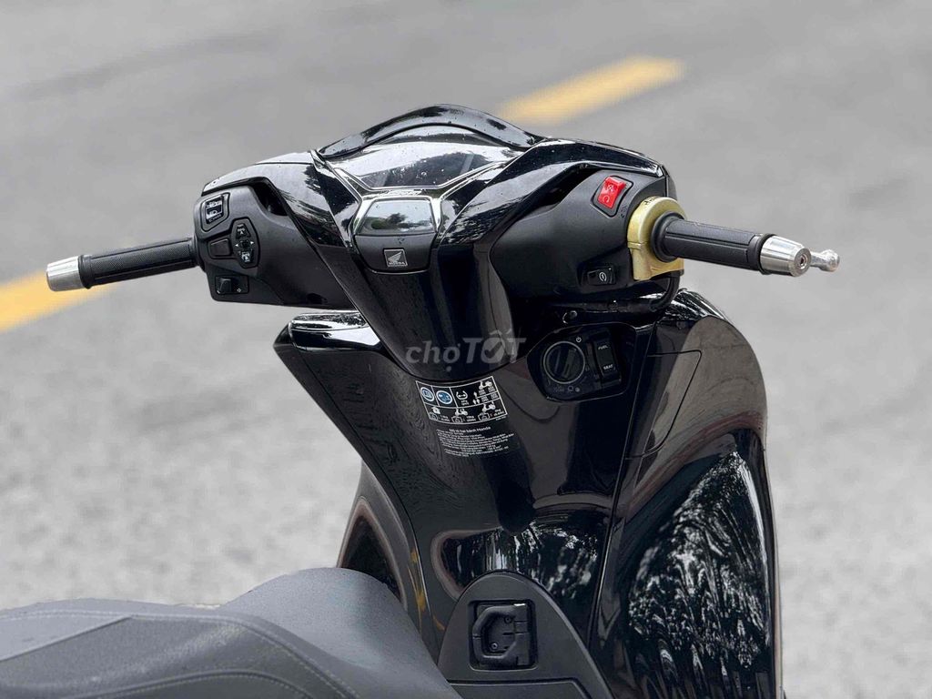 SH 160i ABS 2023 ĐEN BÓNG 9 CHỦ. Mua bán Xe máy tại Thành phố Thủ Đức Tp Hồ Chí Minh được đăng bởi Vũ Vũ hình 9