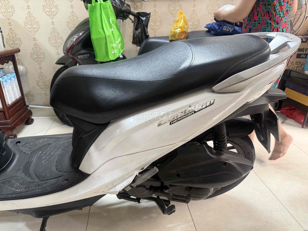 Bán Xe Kymco Candy 50cc màu trắng. Mua bán Xe máy tại Quận 3 Tp Hồ Chí Minh được đăng bởi Trần Thị Phương hình 3