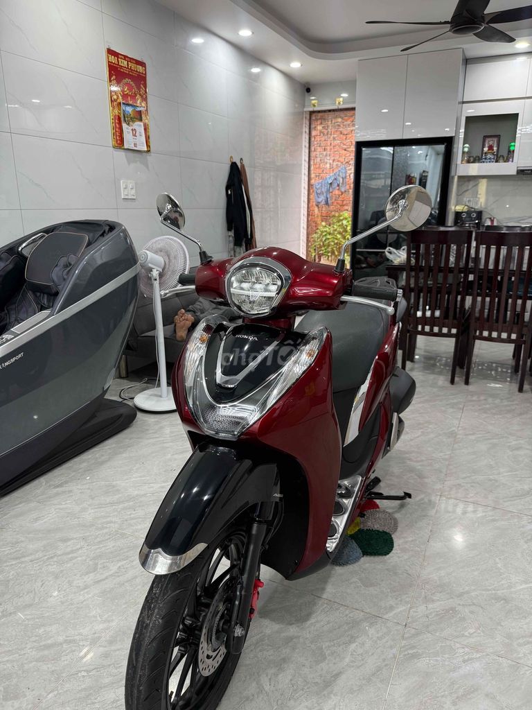Honda SH Mode 2022 ABS красно-черный